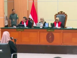 Sidang Dokter Tifa: Andi Azwan Bantah Terima Dana Jokowi, Sorotan pada Absennya Jokowi