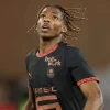 Steven Gerrard Sebut Jeremy Jacquet Pengganti Sempurna Virgil van Dijk di Liverpool