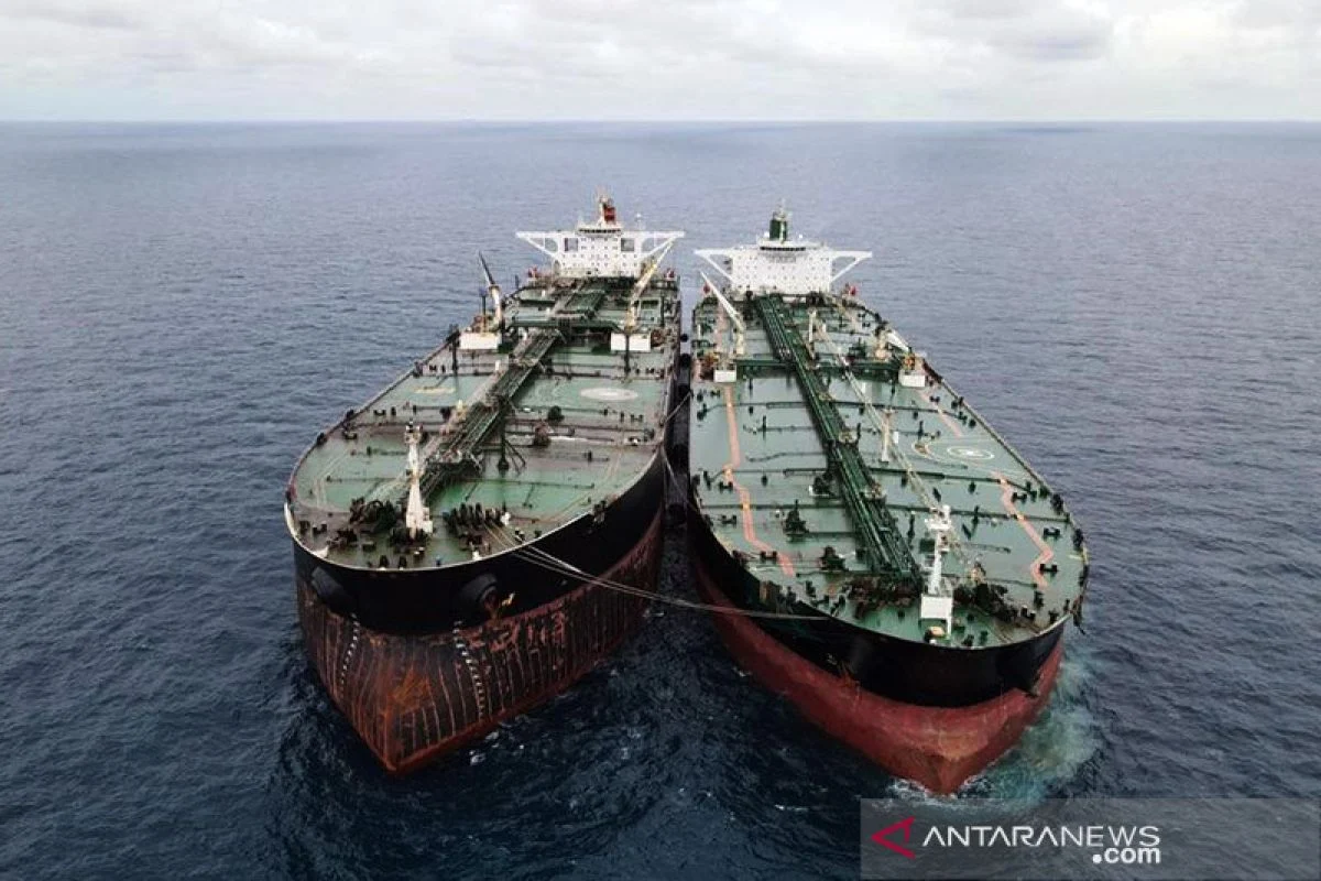 Supertanker Pelanggar Dihantam di Selat Hormuz, Iran Perketat Kendali Jalur Minyak Dunia