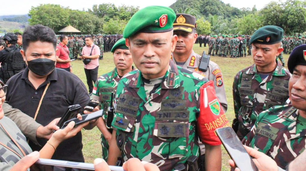 TNI: Dua Anggota KKB Tewas saat Kontak Tembak di Nduga, Rp88 Juta hingga 18 HP Disita