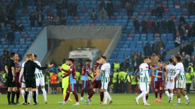 Trabzonspor Bungkam KuPS 4-2, Salah Pesta Gol dan Assist di Laga Perdana Konferans Ligi