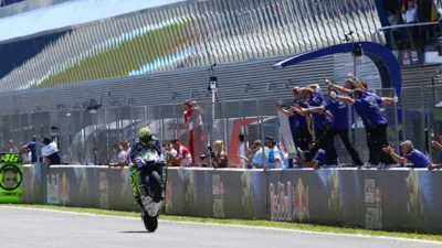 Valentino Rossi Gagal Finis di Jerez, Ungkap Masalah Ban dan Alarm Merah