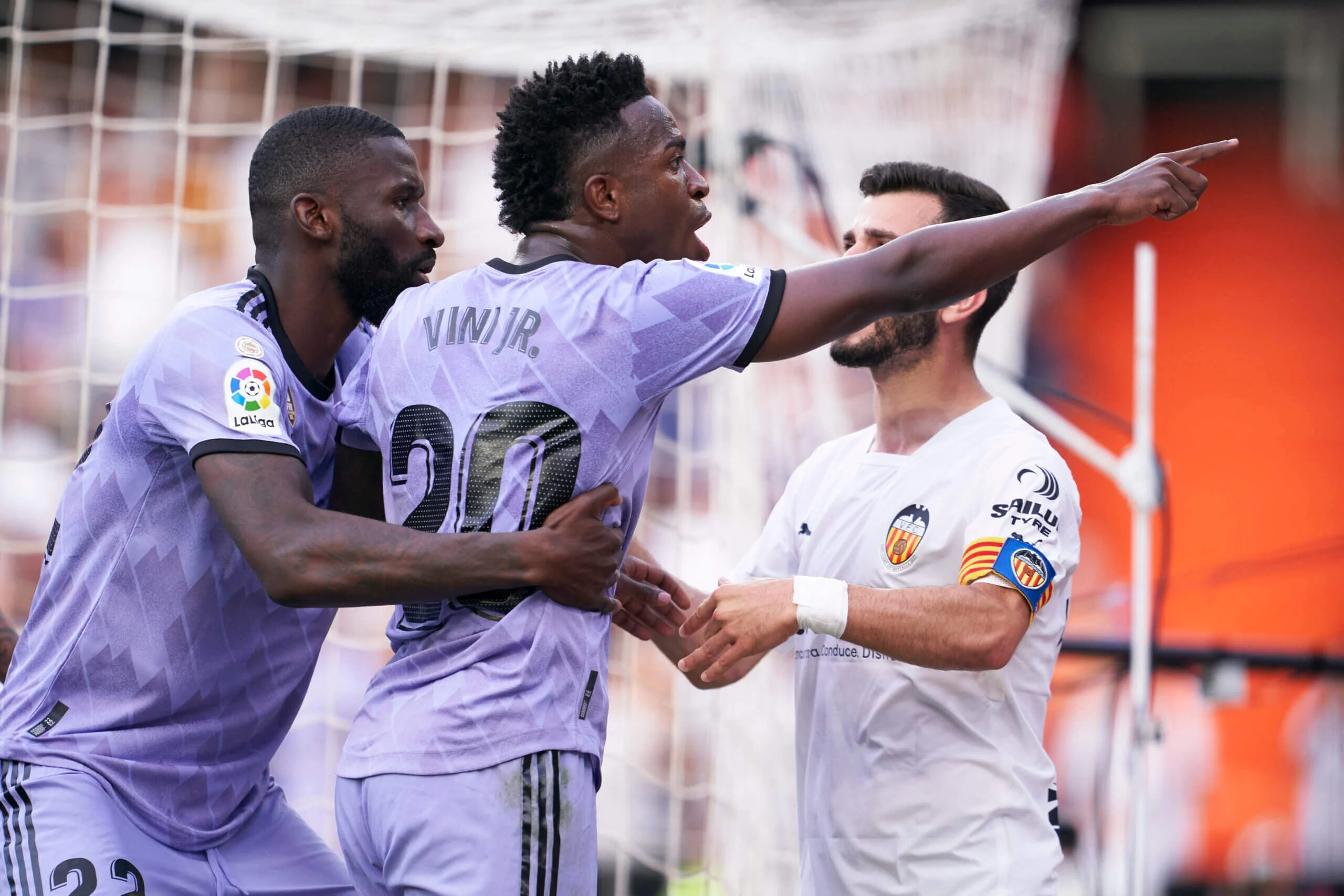 Vinicius Dikritik Legenda Valencia, Posisi di Real Madrid Terancam Diomande