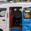 Viral Pria Ngamen di Mikrotrans Kampung Melayu, Transjakarta Minta Maaf dan Tegaskan Larangan