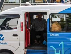 Viral Pria Ngamen di Mikrotrans Kampung Melayu, Transjakarta Minta Maaf dan Tegaskan Larangan