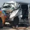 Minibus Terguling di Tol Semarang-Solo Boyolali Usai Diduga Tabrak Truk