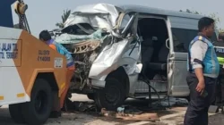 Minibus Terguling di Tol Semarang-Solo Boyolali Usai Diduga Tabrak Truk